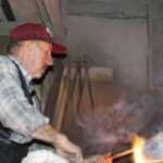 Bayburt&rsquo;ta yarım asırdır bakır parlatarak ge&ccedil;iniyor