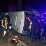 Erzincan'da yolcu otobüsü devrildi: 1 ölü, 33 yaralı