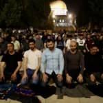 Mescid-i Aksa’da binlerce Müslüman ilk teravih namazını kıldı