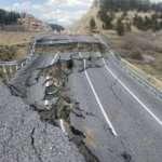  Pozantı&rsquo;da 2 yıl &ouml;nce yapılan asfalt yol &ccedil;&ouml;kt&uuml; 