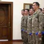 Bakan Akar komandoları kabul etti