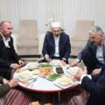 Diyanet İşleri Başkanı Erbaş, sahurda imam hatibin evine konuk oldu