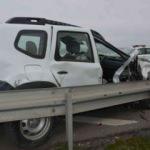 &Uuml;nye'de hatalı sollama yaptığı otomobiliyle bariyerlere &ccedil;arptı!