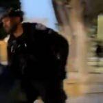 İsrail askerinin Mescid-i Aksa'da kıza saldırdığı an