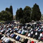 Mescid-i Aksa'da 60 bin kişi cuma namazı kıldı