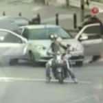 Şişli'de kendisine &ccedil;arpan s&uuml;r&uuml;c&uuml;y&uuml; darp eden maganda kamerada