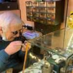 59 yıllık saat tamircisi: Meslek T&uuml;rkiye'de bitiyor   