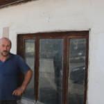 Evine dadanan hırsızlardan kurtulamayınca &ccedil;areyi not yazmakta buldu