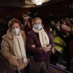 İspanya, 700 gün sonra kapalı alanda maske zorunluluğunu kaldırdı