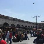 Eminönü'nde bayram alışverişi yoğunluğu yaşanıyor