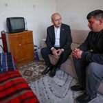 Kılıçdaroğlu'ndan yeni tiyatro: "İhtiyaç sahibi" vatandaşa ayakkabıyla ziyaret