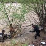 Yaşanan kaza sonrası Oltu &ccedil;ayında kaybolmuşlardı, arama &ccedil;alışmalarına başlandı   