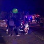 Kartal'da aydınlatma direğine çarpan otomobil kaldırıma çıktı: 2 yaralı