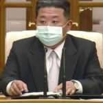 Kim Jong Un ilk kez maskeyle g&ouml;r&uuml;nt&uuml;lendi