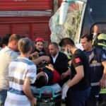 Manisa'da işçi servisi tıra çarptı: Çok sayıda yaralı var