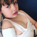 Devrek'te 5 yaşındaki Poyraz'a sokak k&ouml;pekleri saldırdı