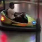 Balotelli lunaparkta çarpışan arabaya bindi!