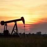 Petrol, ABD'deki düşük stokların etkisiyle yükseldi