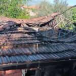 Denizli&rsquo;de bir eve yıldırım d&uuml;şt&uuml;! &Ccedil;ıkan yangında k&uuml;l oldu 