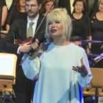 Sel&ccedil;uk Tekay i&ccedil;in d&uuml;zenlenen gecede Emel Sayın'ın duygusal anları