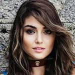 Hande Erçel'den duygu dolu anlar! "Onda annemi görüyorum"