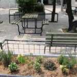 Antalya&rsquo;da cami avlusuna &ouml;lmeden mezarını yaptırdı! &Ccedil;i&ccedil;ek dikip suluyor