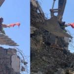 G&ouml;renlerin i&ccedil;ini ısıttı! Enkazın arasından T&uuml;rk bayrağını &ccedil;ıkardı