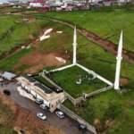 G&uuml;m&uuml;şhane&rsquo;de kubbesi ve &ccedil;atısı olmayan camide 561 yıldır ibadet yapılıyor   