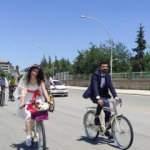 Malatya&rsquo;da gelinle damat nikah t&ouml;renine bisikletle gitti 