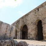 Manavgat&rsquo;ta yıkılan ka&ccedil;ak yapıların altından tarih &ccedil;ıktı