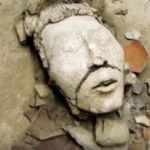 Meksika'da bin 300 yıllık heykel başı bulundu
