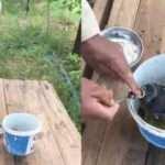 Elazığ&rsquo;da Akif Amca, yavru kargayı g&ouml;z&uuml; gibi besliyor   