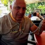 Sakarya&rsquo;da k&ouml;pek tasması ile dolaşıyor, g&ouml;renler inanamıyor