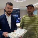 Suriyeli kağıt toplayıcısından örnek davranış: Bulduğu 100 bin liralık altını teslim etti