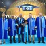 Denizli&rsquo;de 67 yaşında torunu ile birlikte diplomasını aldı   