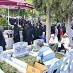 Mahmut Ustaosmanoğlu'nun kabrinde ziyaretçi yoğunluğu