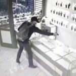 Kuyumcuya giren silahlı soyguncular işte b&ouml;yle yakalandı!