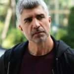 Özcan Deniz kucağına aldığı oğlunun annesini binlerce insanın önünde kötüledi: Kariyerimi noktalarım!