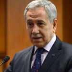 B&uuml;lent Arın&ccedil;, hakim katilinin ismi verilen salonda konuştu!