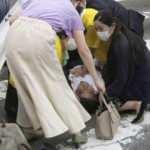 Japonya'da Abe'nin vurulma anı kamerada