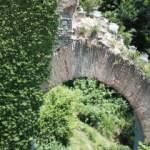 Roma d&ouml;neminden kalma su kemerini tahrip edip &uuml;zerine kovanları koydular