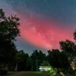 SpaceX'in Falcon 9 roketini 13'üncü kez fırlatmasının ardından gökyüzü kırmızıya döndü