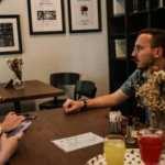 &Uuml;sk&uuml;dar'da yayın evi kurdu! Mavi Kitap Kafe okurların g&ouml;zdesi oldu