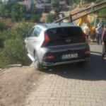 Yol kenarındaki elektrik direği hayatını kurtardı