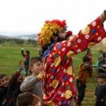 İdlib'de &ccedil;ocuklar i&ccedil;in palya&ccedil;olu bayram eğlencesi