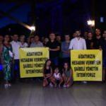 500'&uuml;n &uuml;zerinde daire bulunuyor! Site sakinleri ayaklandı, y&ouml;netimi protesto ettiler