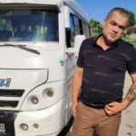 Adana'da dolmuş şof&ouml;r&uuml; epilepsi ge&ccedil;iren &ccedil;ocuğu hastaneye yetiştirdi