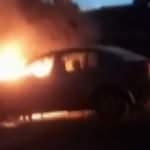 Adıyaman&rsquo;da faciadan d&ouml;n&uuml;ld&uuml;: Otomobil alev topuna d&ouml;nd&uuml;