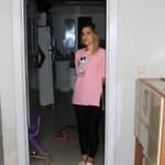 3 ay kirasını geciktirdi, ev sahibi &ccedil;elik kapısını s&ouml;kt&uuml;