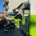 Binanın bah&ccedil;esine minib&uuml;s devrildi: 8 yaralı